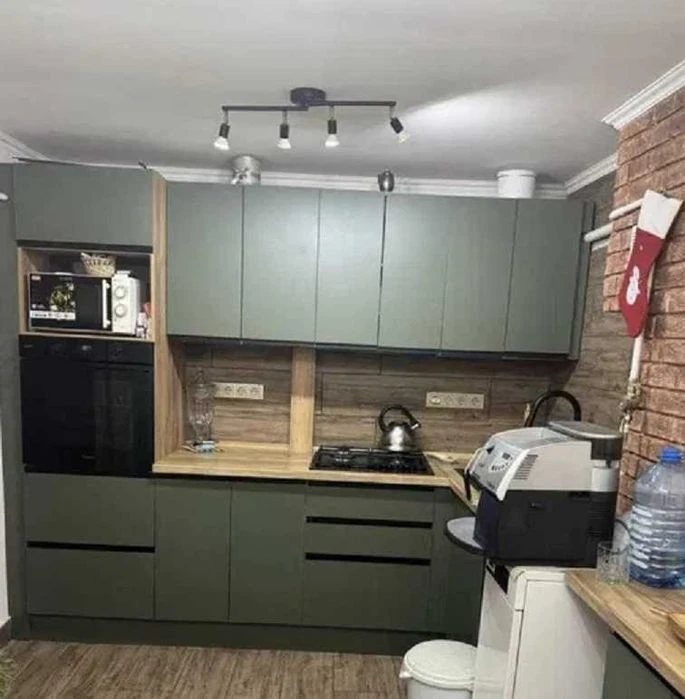 (13) I will sell a solid house in Odessa