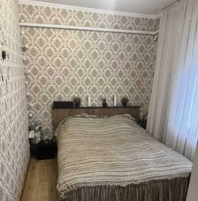 (13) I will sell a solid house in Odessa