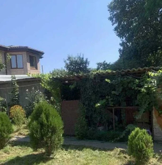 (13) I will sell a solid house in Odessa