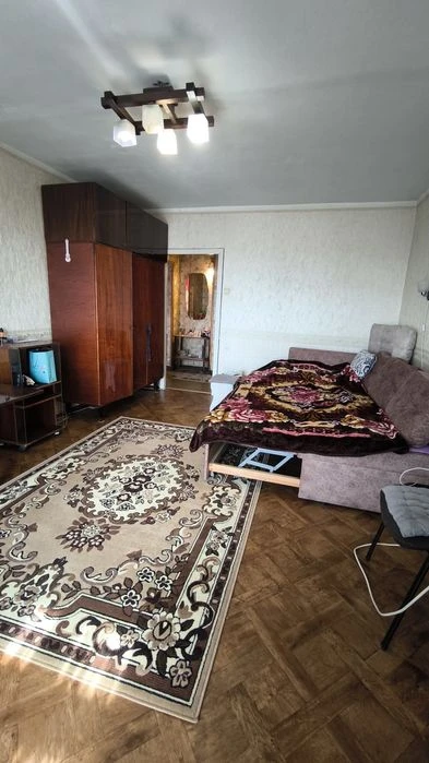 Высотка в начале Таирова, 39 метров, дворовая