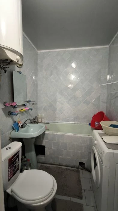 Высотка в начале Таирова, 39 метров, дворовая