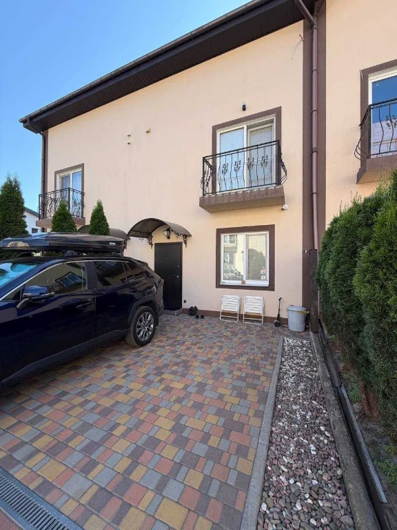 Продаж таунхауса 110м2 з ремонтом в Ірпені, 1 сотка, Стоянка