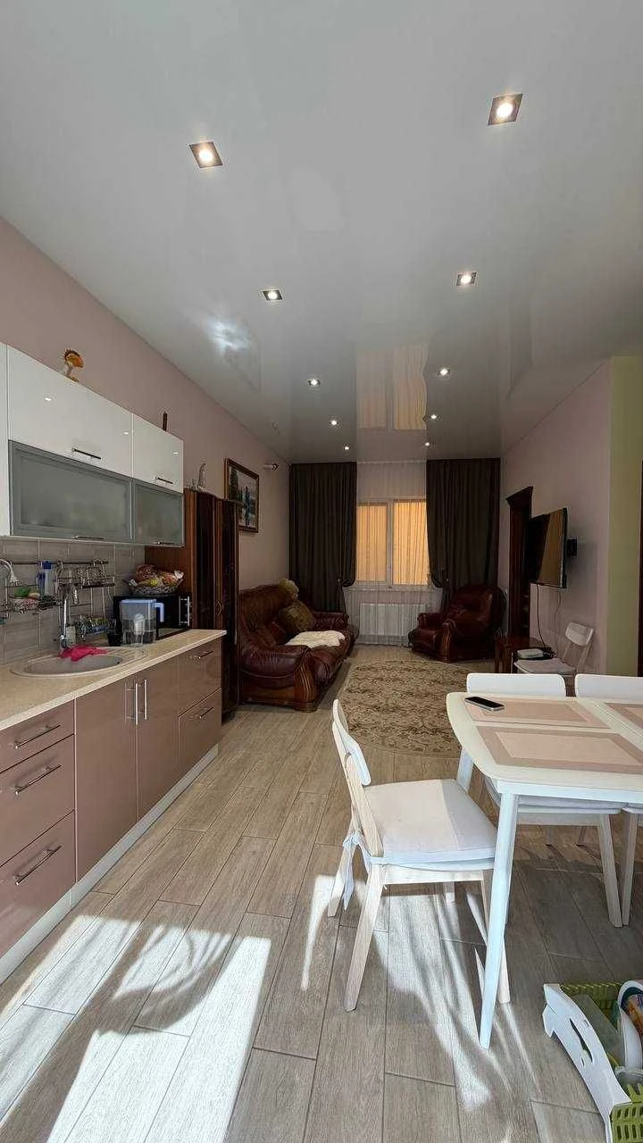 Продаж таунхауса 110м2 з ремонтом в Ірпені, 1 сотка, Стоянка