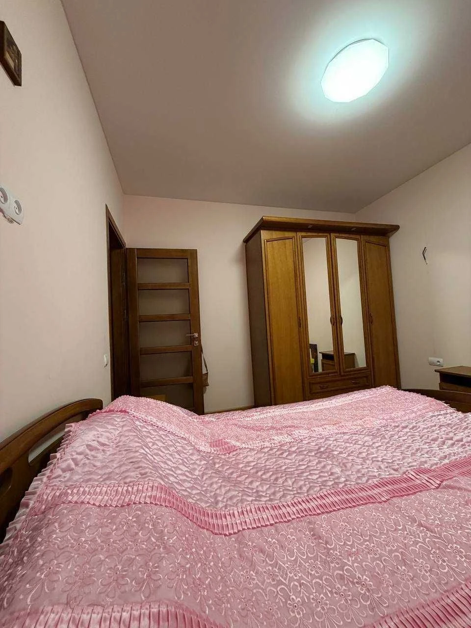 Продаж таунхауса 110м2 з ремонтом в Ірпені, 1 сотка, Стоянка