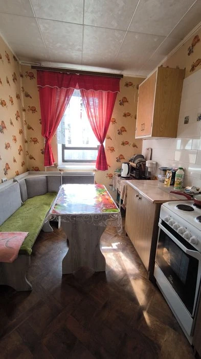 Высотка в начале Таирова, 39 метров, дворовая