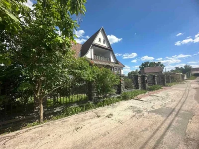 Продаж триповерхового будинку в Ірпені