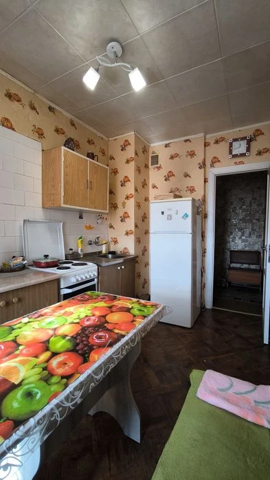 Высотка в начале Таирова, 39 метров, дворовая