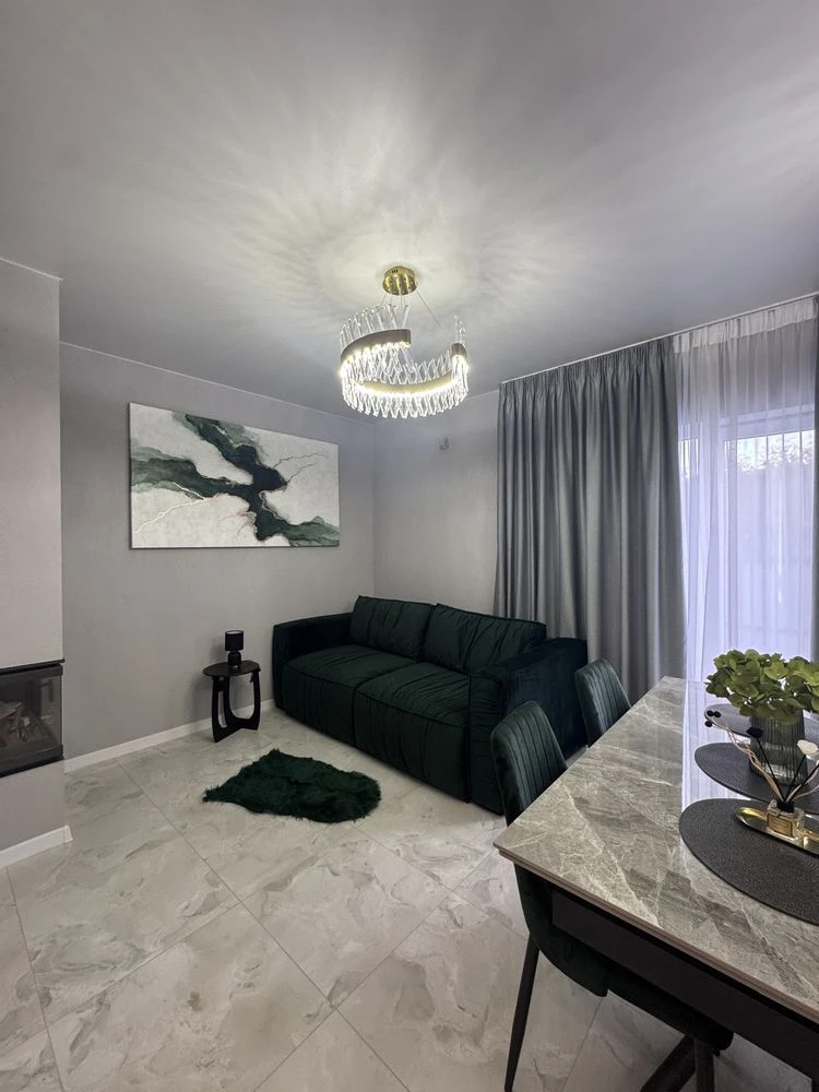 No commission. Ready townhouse 110sqm for a large family, furniture+included