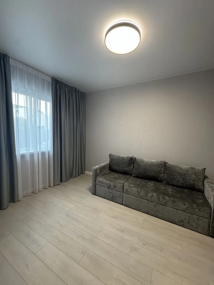 No commission. Ready townhouse 110sqm for a large family, furniture+included