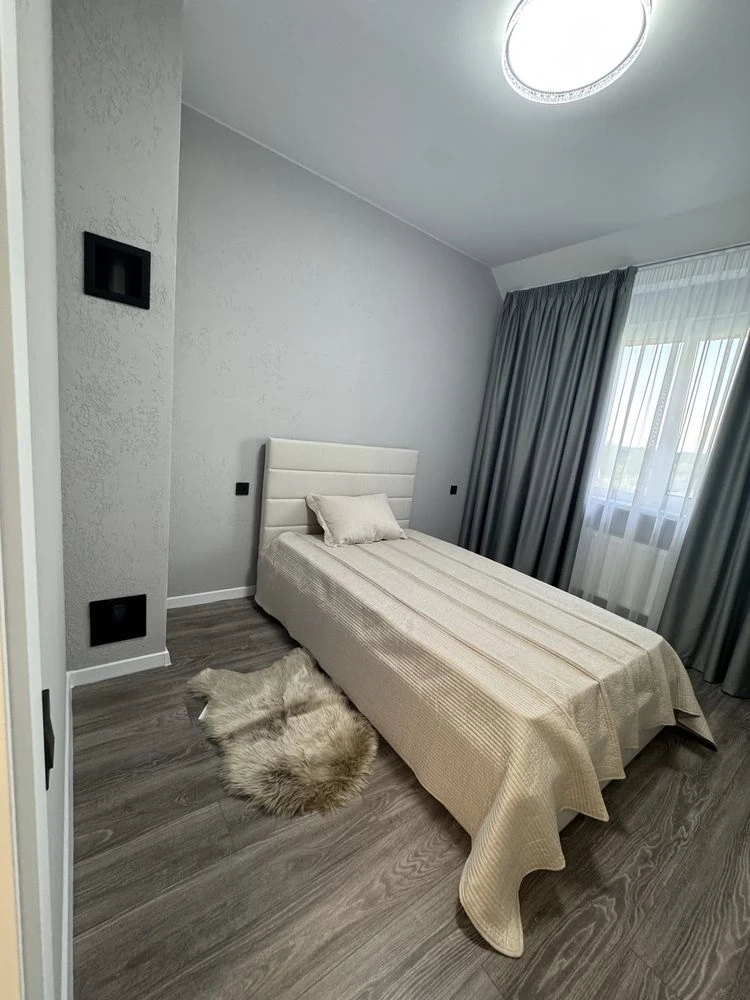 No commission. Ready townhouse 110sqm for a large family, furniture+included