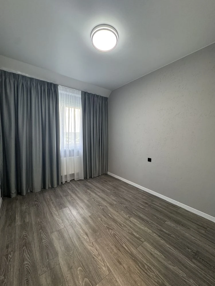 No commission. Ready townhouse 110sqm for a large family, furniture+included