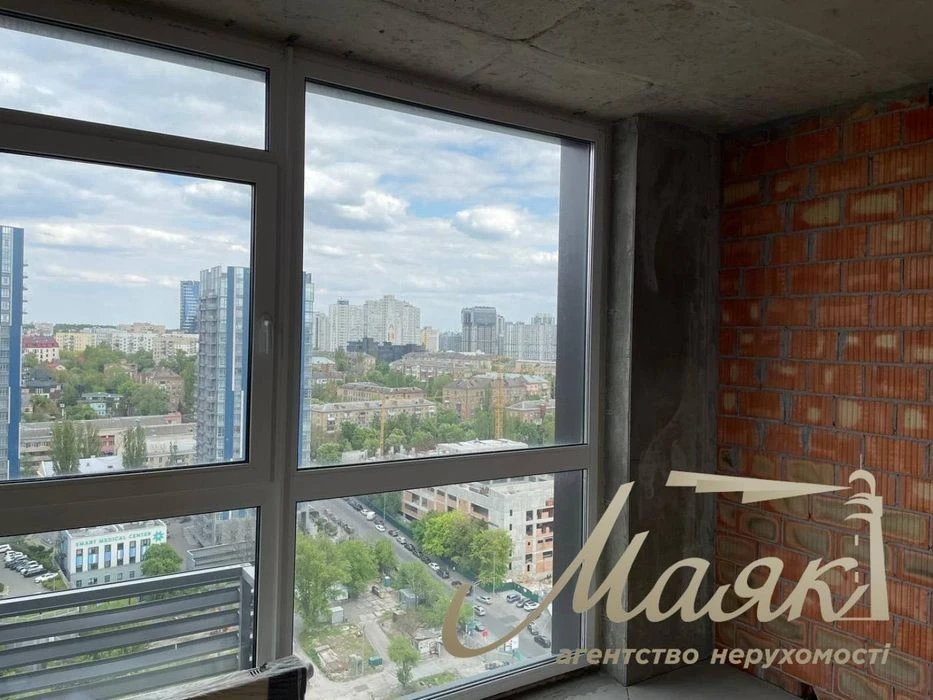 Sale of a view apartment, without renovation, 165 m2 with a terrace Fran