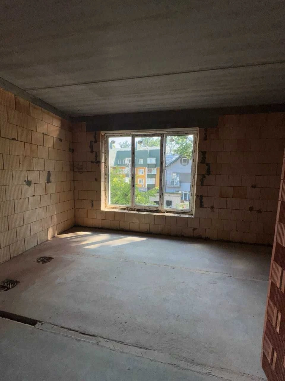 Side townhouse - center in Irpin! Gas, central utilities