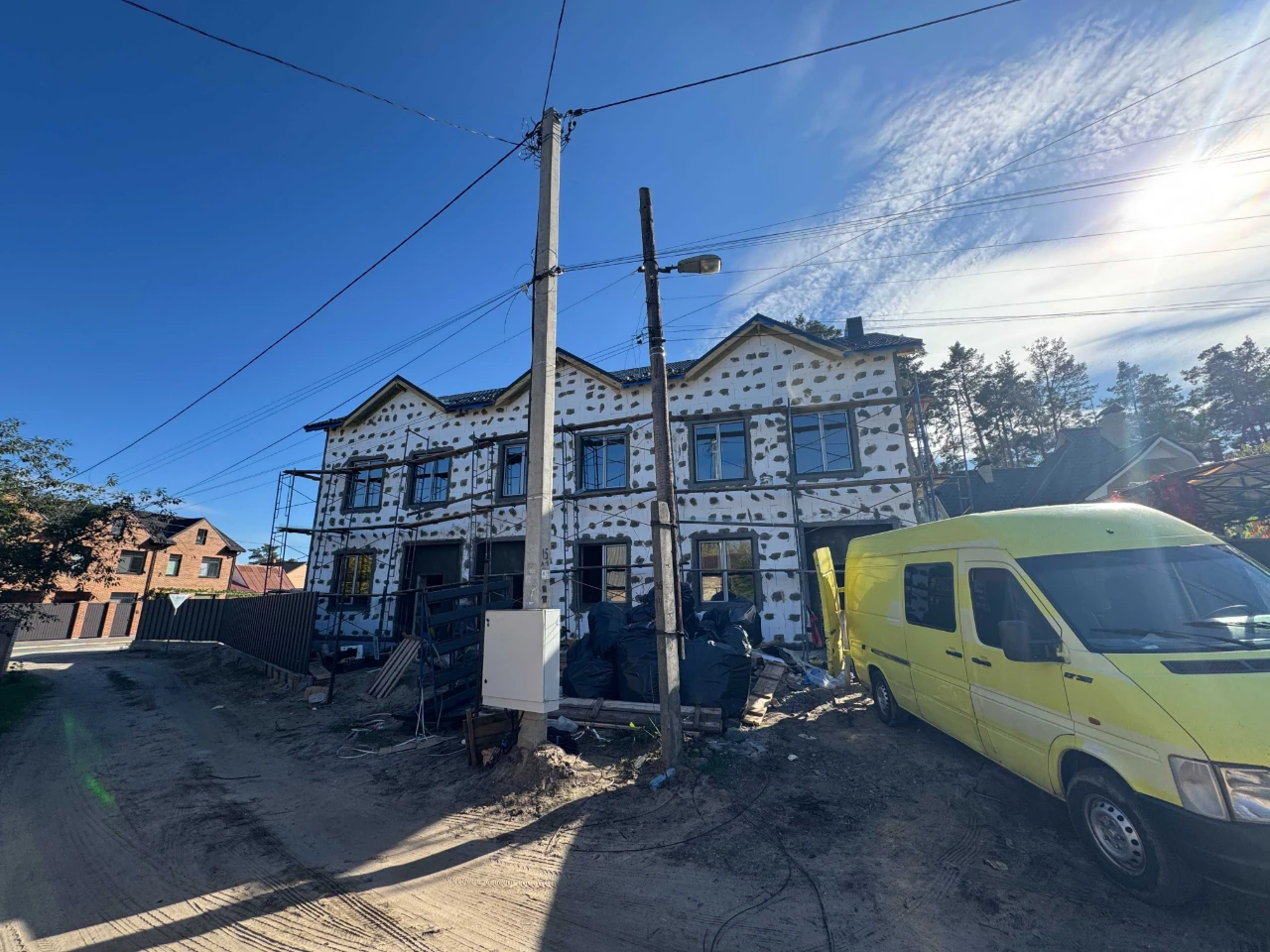 Продаж! Кутовий таунхаус в Ірпені 90 м² + мансарда 42 м²,