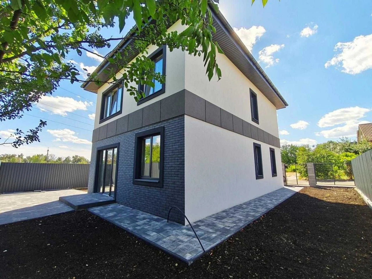 House 4 rooms | Gas | Central communications | 3.5 acres