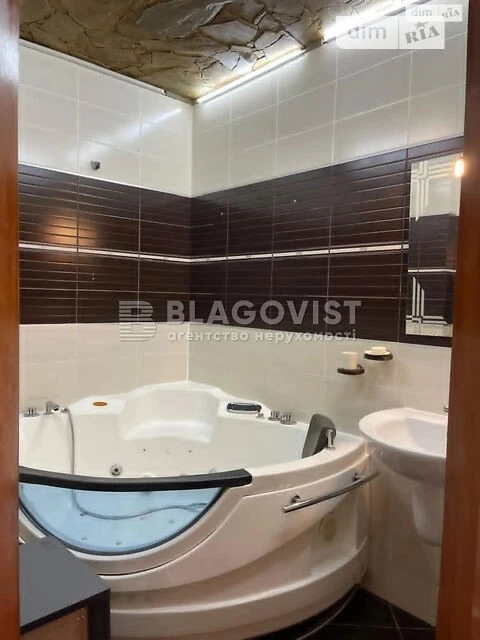 Sale of 2-room apartment 80.2 sq. m. on Mytropolyta Andriya Shep St.