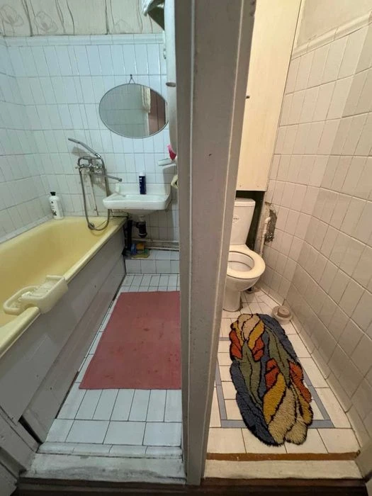 Two-room apartment for sale near the metro station on Aerok Avenue.