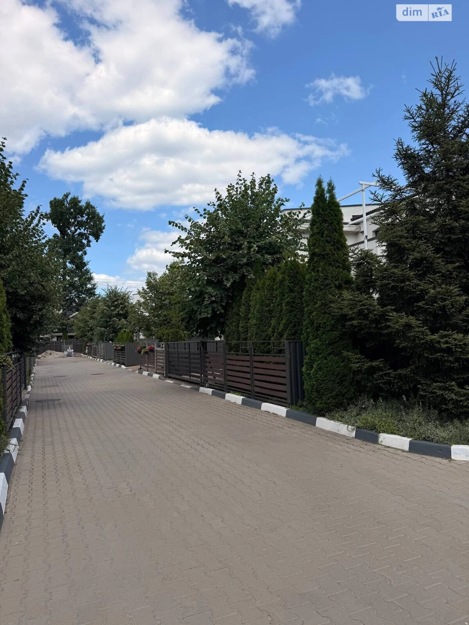 Продаж Таунхаус