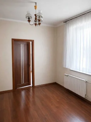 Продаж частини будинку Центр Окремий двір ЦУМ - 3 хв пішки №