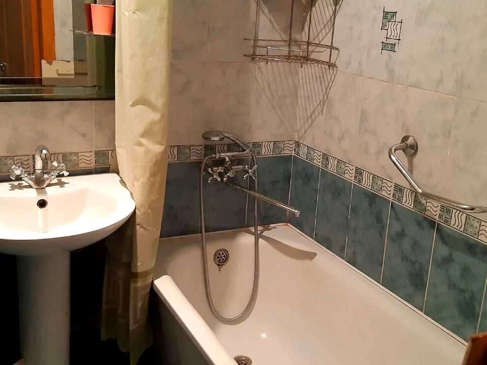 Apartment. Kharkiv, Academician Kurchatov Avenue.