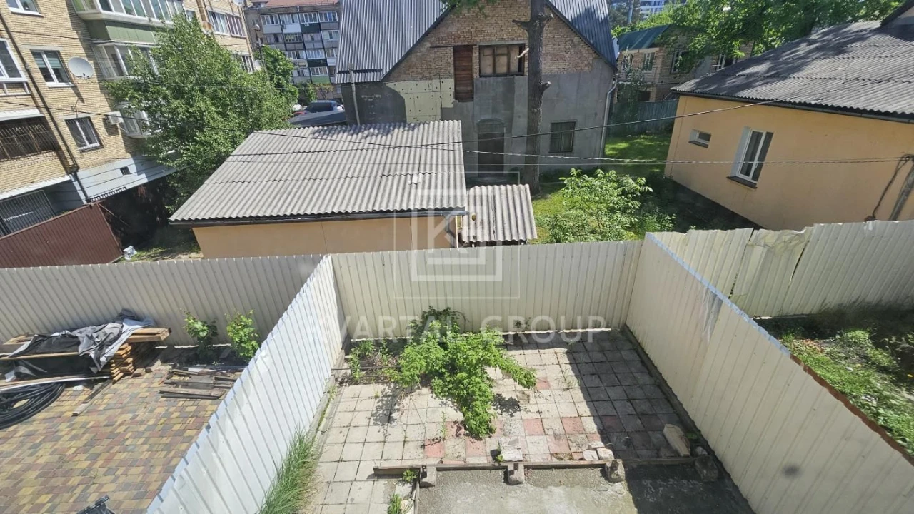 КЛАСНИЙ таун з чистовою в гарній локації