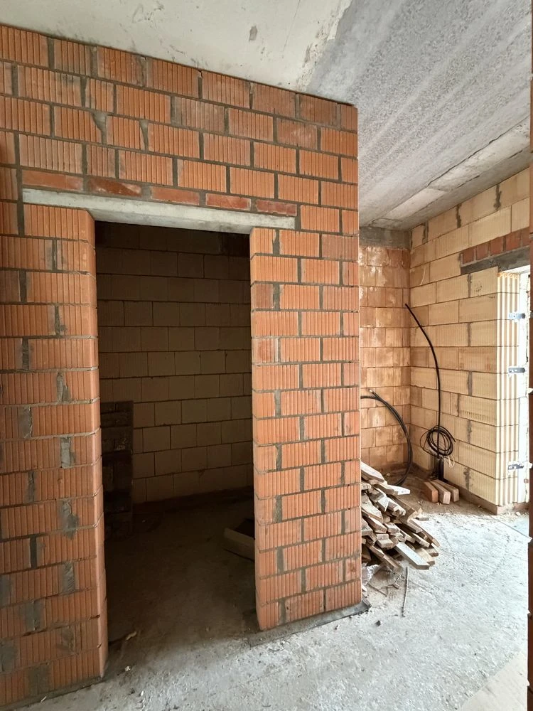 Таун біля парку Незнайка , програми так, укриття!!