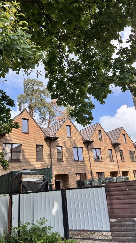 Buy townhouse in the center of Irpin.