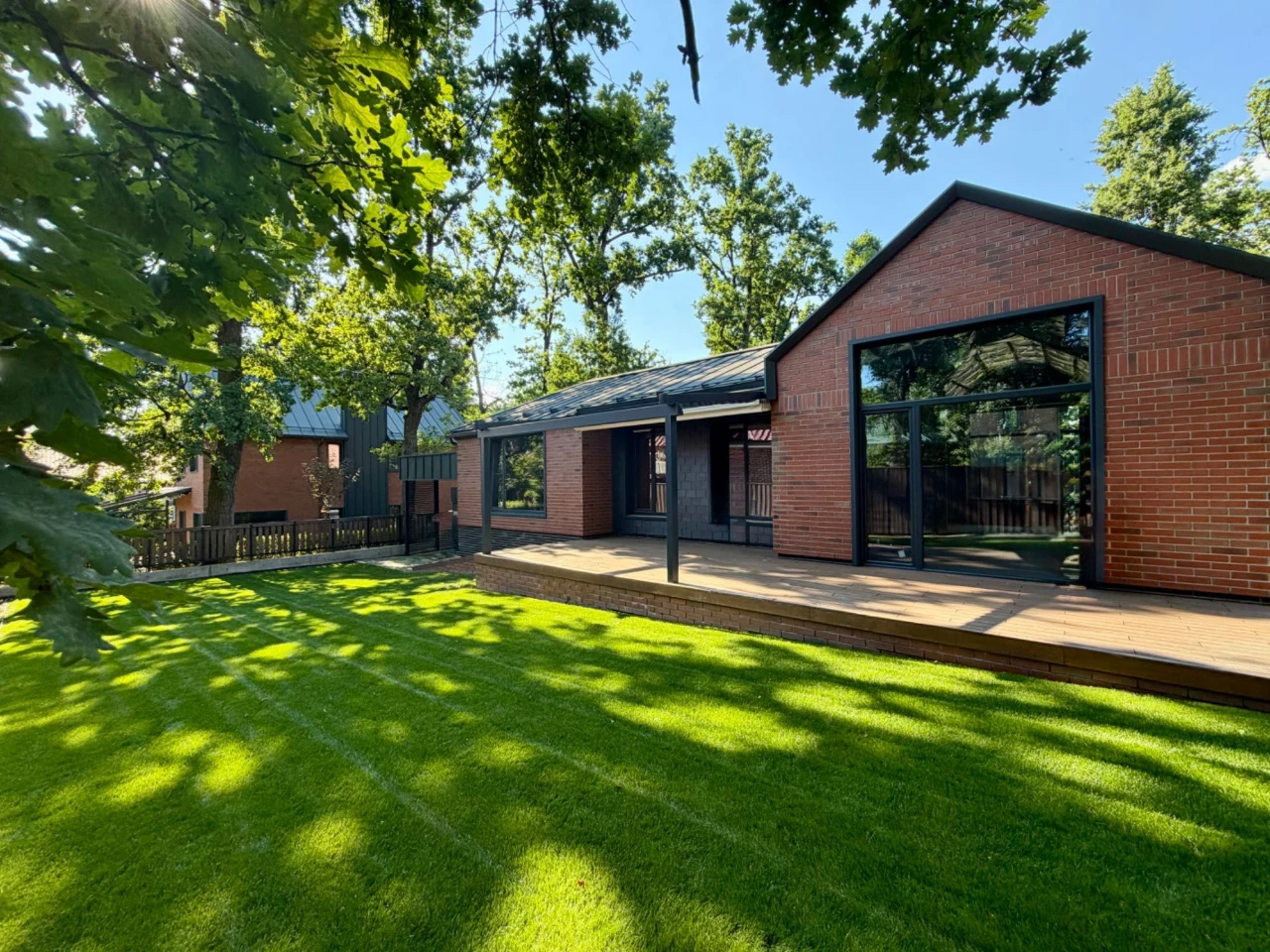 Premium One-Story House 130 sq m in an Elite Area