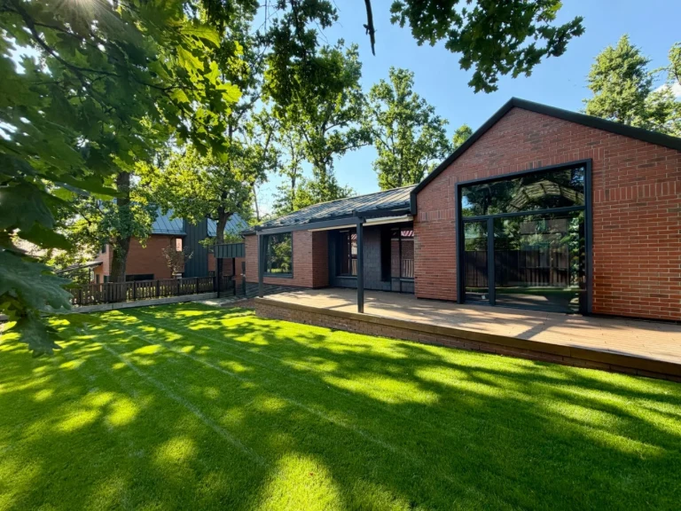 Premium One-Story House 130 sq m in an Elite Area