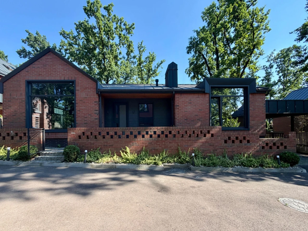 Premium One-Story House 130 sq m in an Elite Area