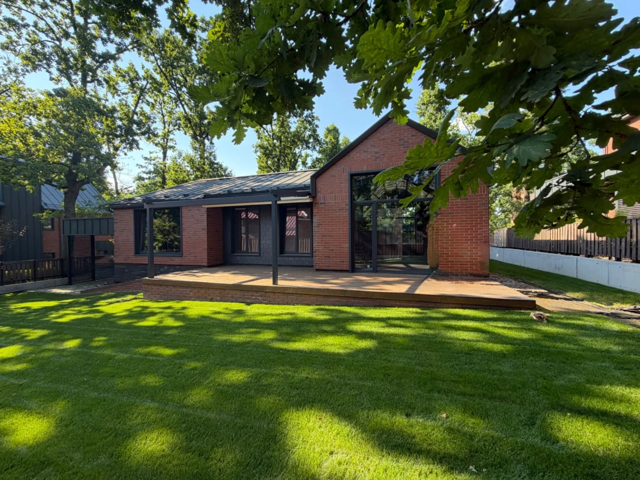 Premium One-Story House 130 sq m in an Elite Area