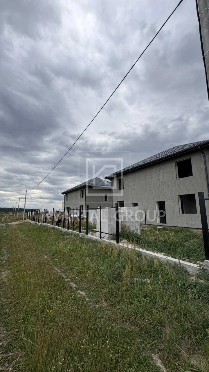 Duplex 120m2, 2.5 acres! Area of Synehr.