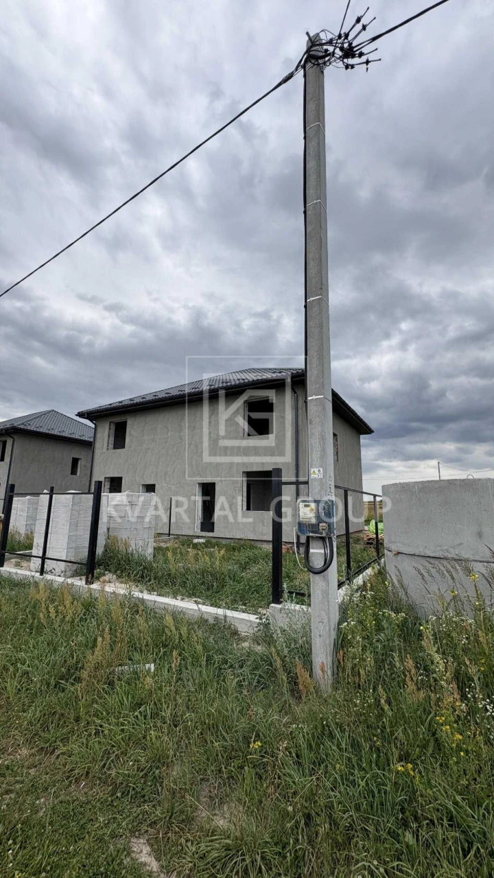 Duplex 120m2, 2.5 acres! Area of Synehr.