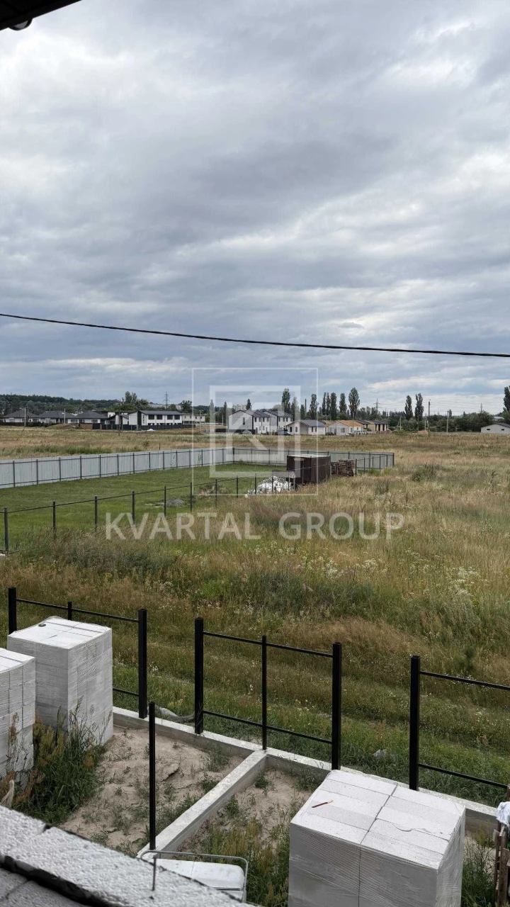 Duplex 120m2, 2.5 acres! Area of Synehr.