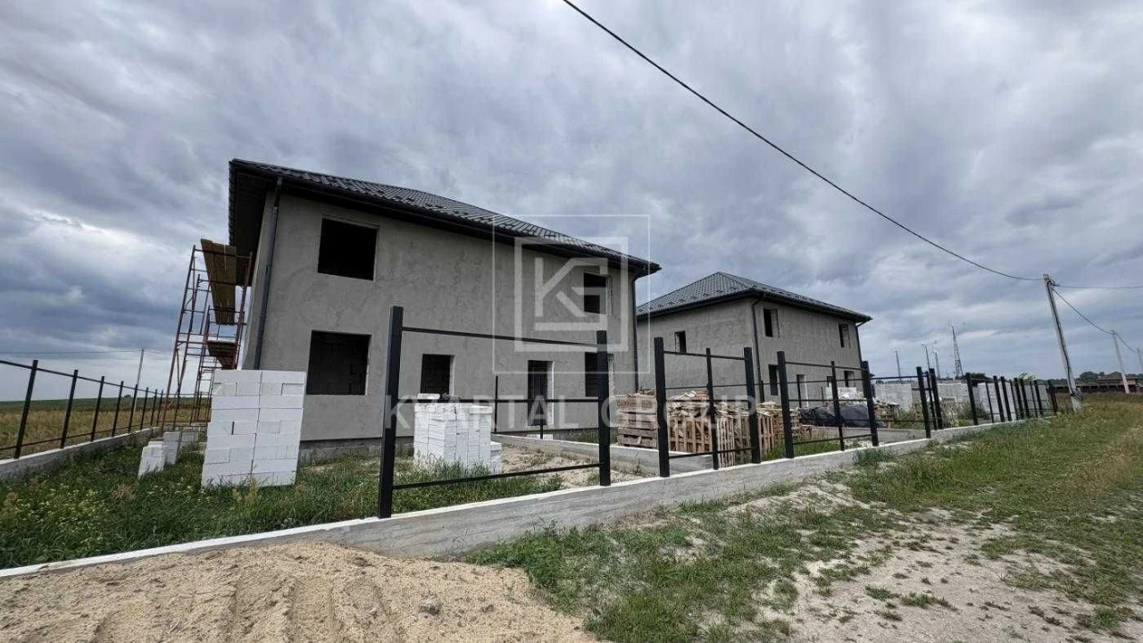 Duplex 120m2, 2.5 acres! Area of Synehr.