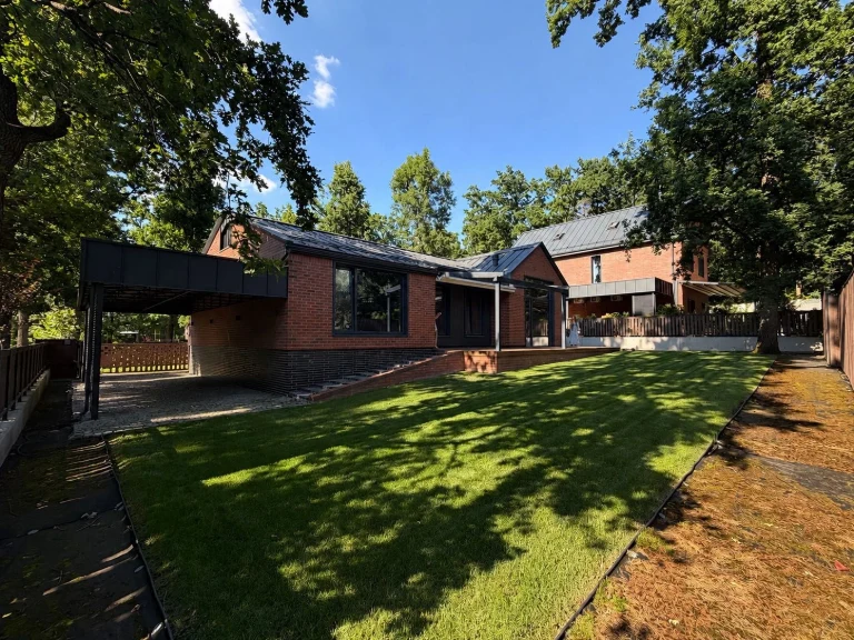 One-story house in Irpin, 130 m2, 6 acres, cottage