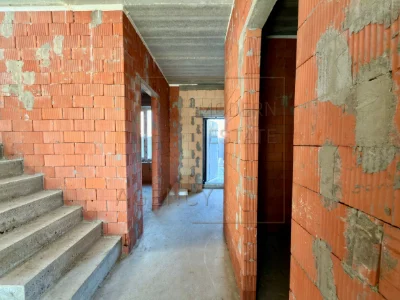 Готовий кутовий таунхаус, 88м2+1,7 сотки, центральні комунік