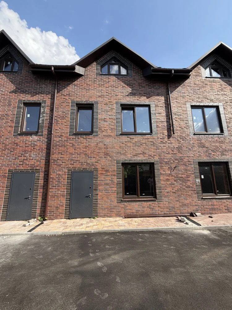 Sale of a finished Townhouse in the Center, 3 floors - 125 m2