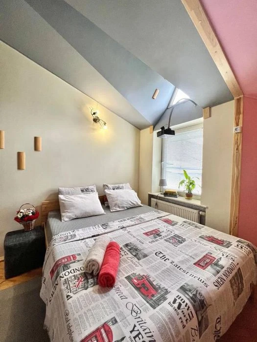 Продаж 5 кімн.квартира 162 м² 3/3ц вул.Лазнева  270000$