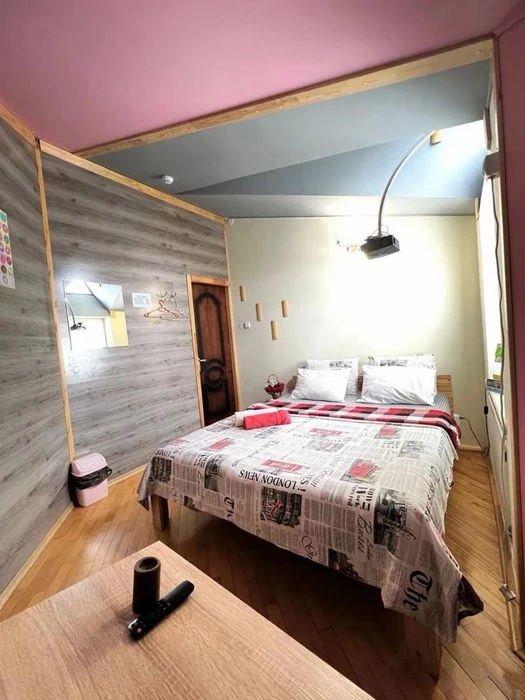 Продаж 5 кімн.квартира 162 м² 3/3ц вул.Лазнева  270000$