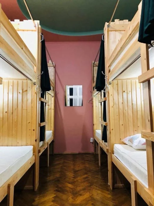 Продаж 5 кімн.квартира 162 м² 3/3ц вул.Лазнева  270000$