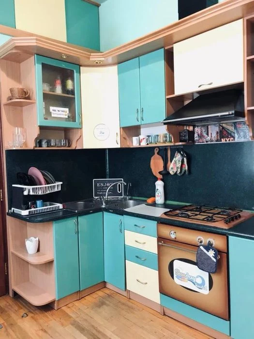 Продаж 5 кімн.квартира 162 м² 3/3ц вул.Лазнева  270000$