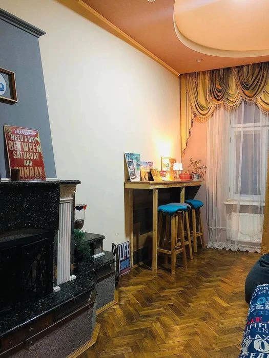 Продаж 5 кімн.квартира 162 м² 3/3ц вул.Лазнева  270000$