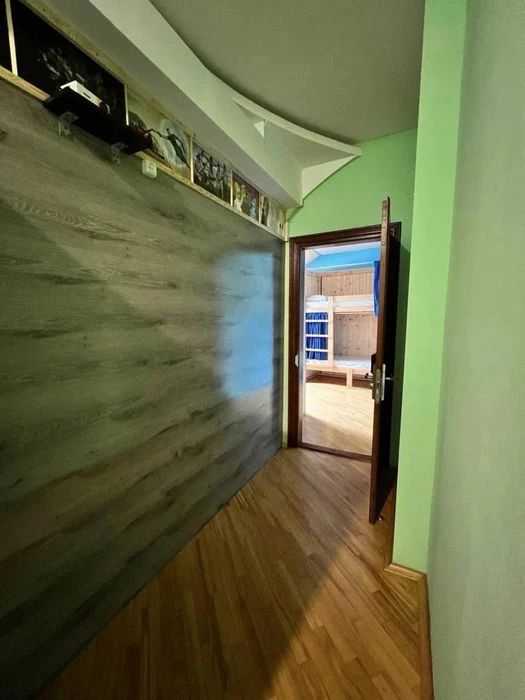 Продаж 5 кімн.квартира 162 м² 3/3ц вул.Лазнева  270000$