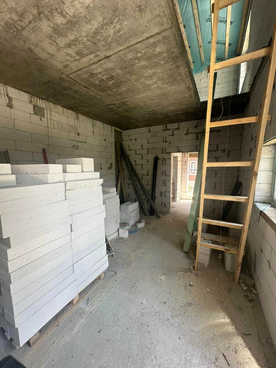 Продам два тауна поруч,  є кутовий, з газом, можно під комер