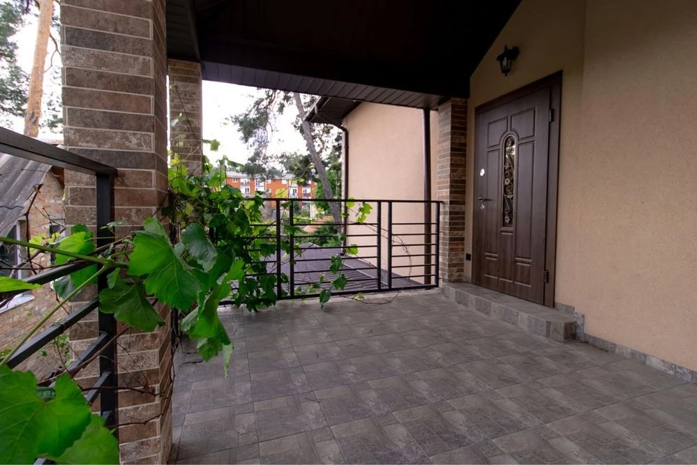 Продаж будинку З РЕМОНТОМ в тихому центрі Ірпеня- сімейний к