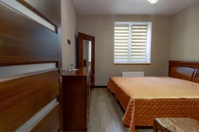 Продаж будинку З РЕМОНТОМ в тихому центрі Ірпеня- сімейний к