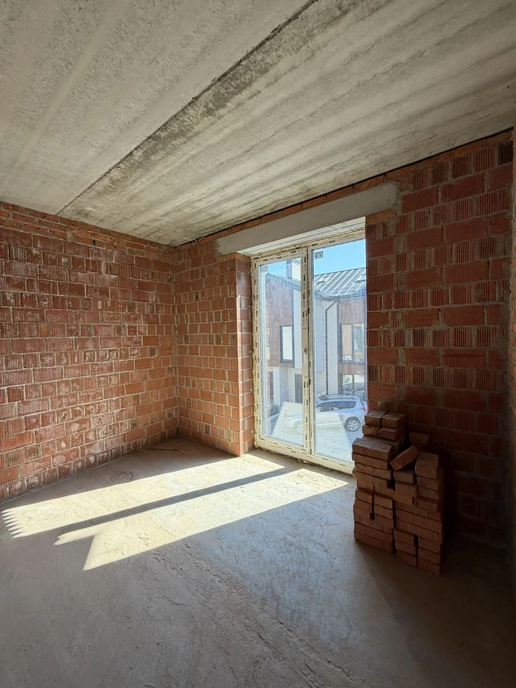 Ready townhouse 100 sq m, 1.5 acres, near the park Neznayka