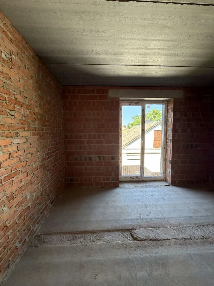 Ready townhouse 100 sq m, 1.5 acres, near the park Neznayka