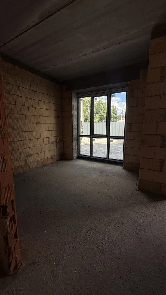 Standalone townhouse 143 m² with stained glass windows, 3 floors